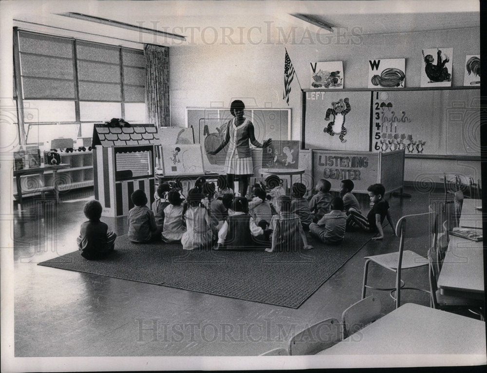 1971 Mary McReynolds Kindergarten Teacher - Historic Images