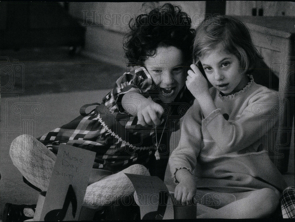 1977 Kindergarten Sing Class Ogden School - Historic Images