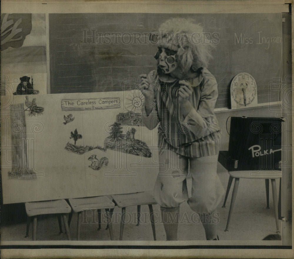 1972 Teacher Karoly Kepler California Clown - Historic Images