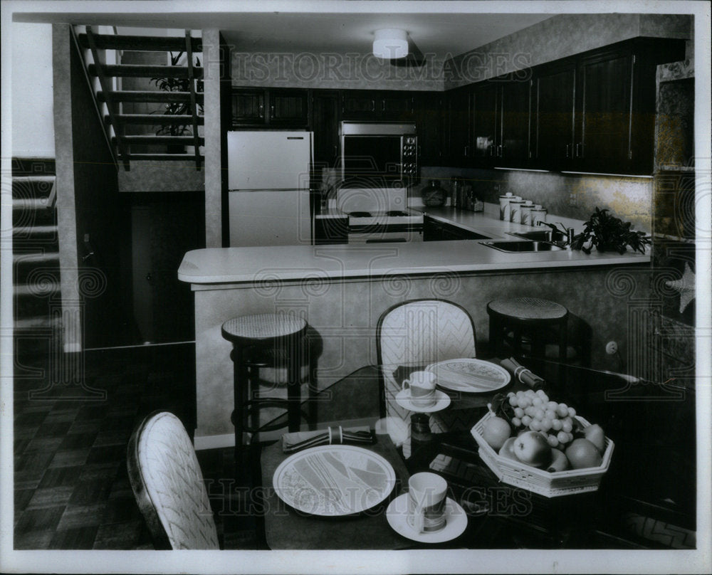 1981 Evanston Terrace Kitchen House Wood - Historic Images