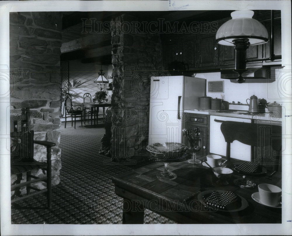 1971 Peg Walker&#39;s Contemporary Kitchen - Historic Images