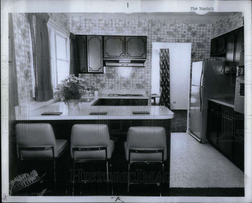 1969 Norfolk&#39;s U-shaped kitchen - Historic Images