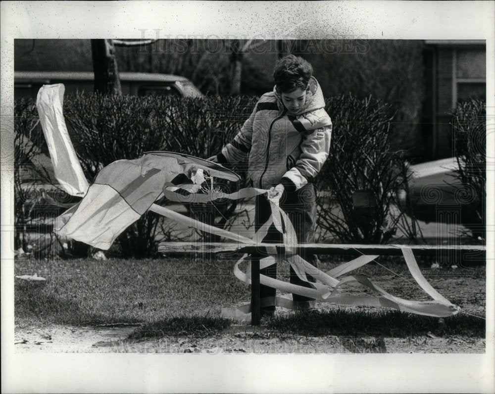 1979 Mike Eubanks Chinese design kite crash - Historic Images