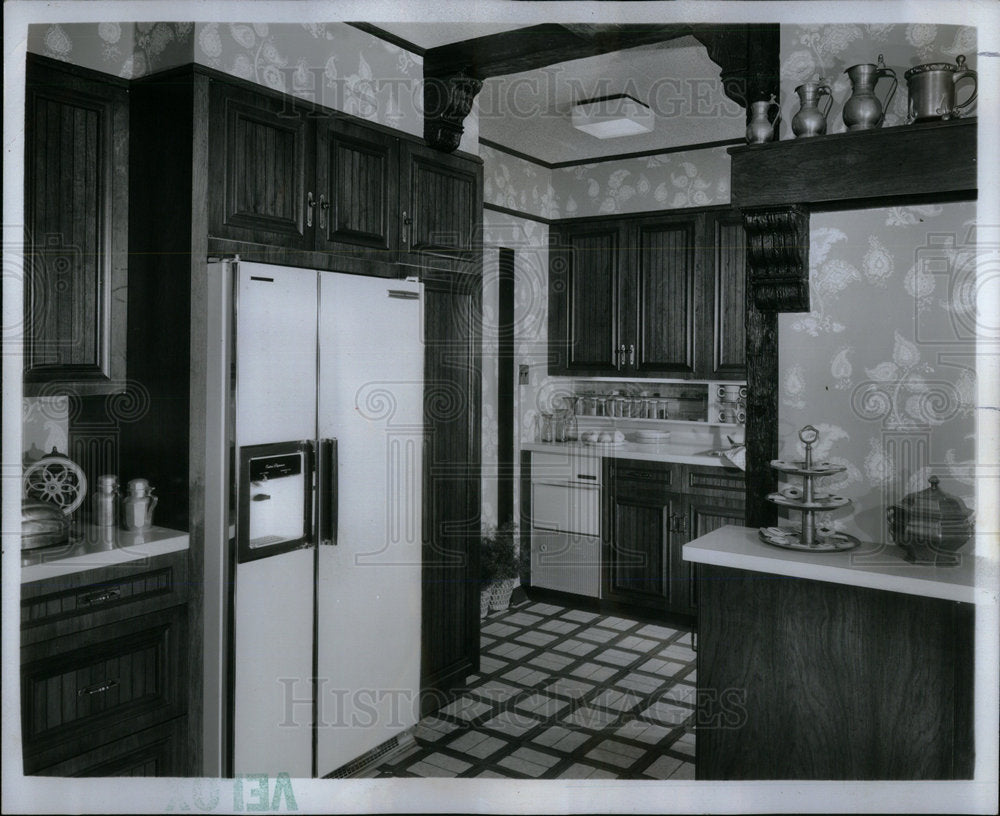 1975 Charles Manufacturing Butler kitchen - Historic Images