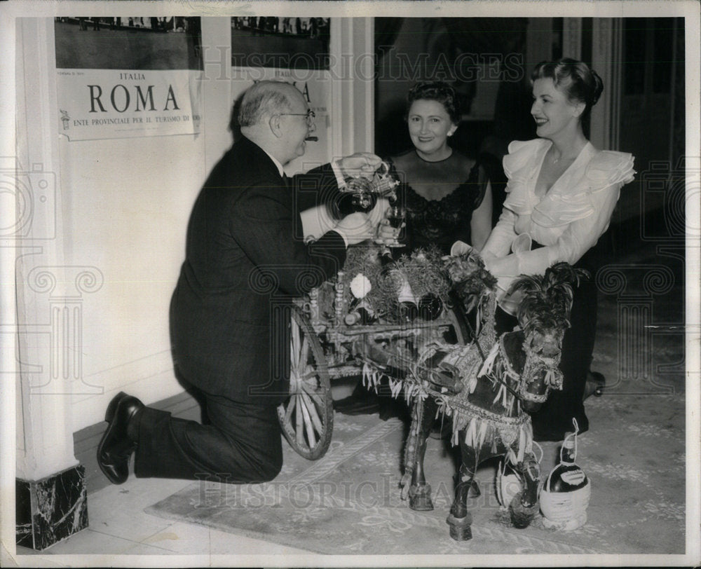 1958 Italian Wines Festival Tasting - Historic Images