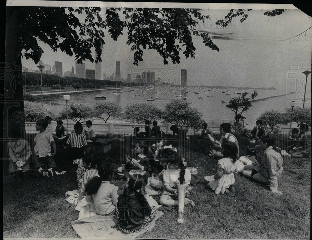 1973 Group Youngster Lunch Chicago Club - Historic Images