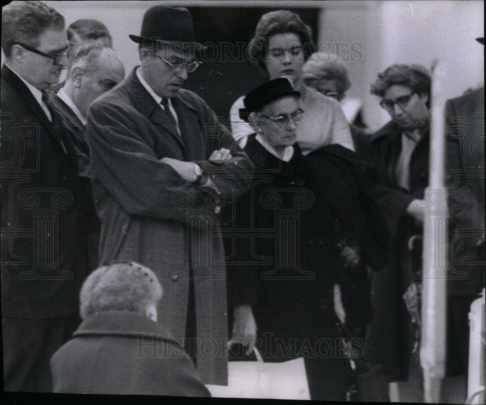 1962 Chicago residents in mourning - Historic Images