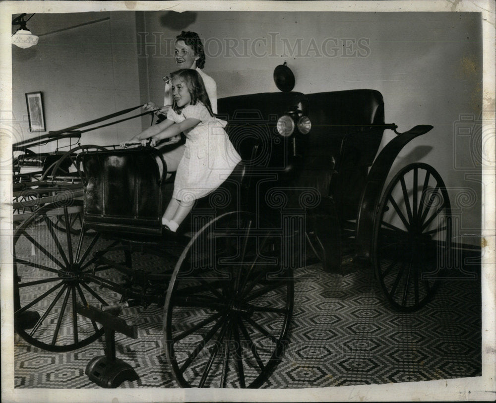 1942 Old Horse Carriage - Historic Images