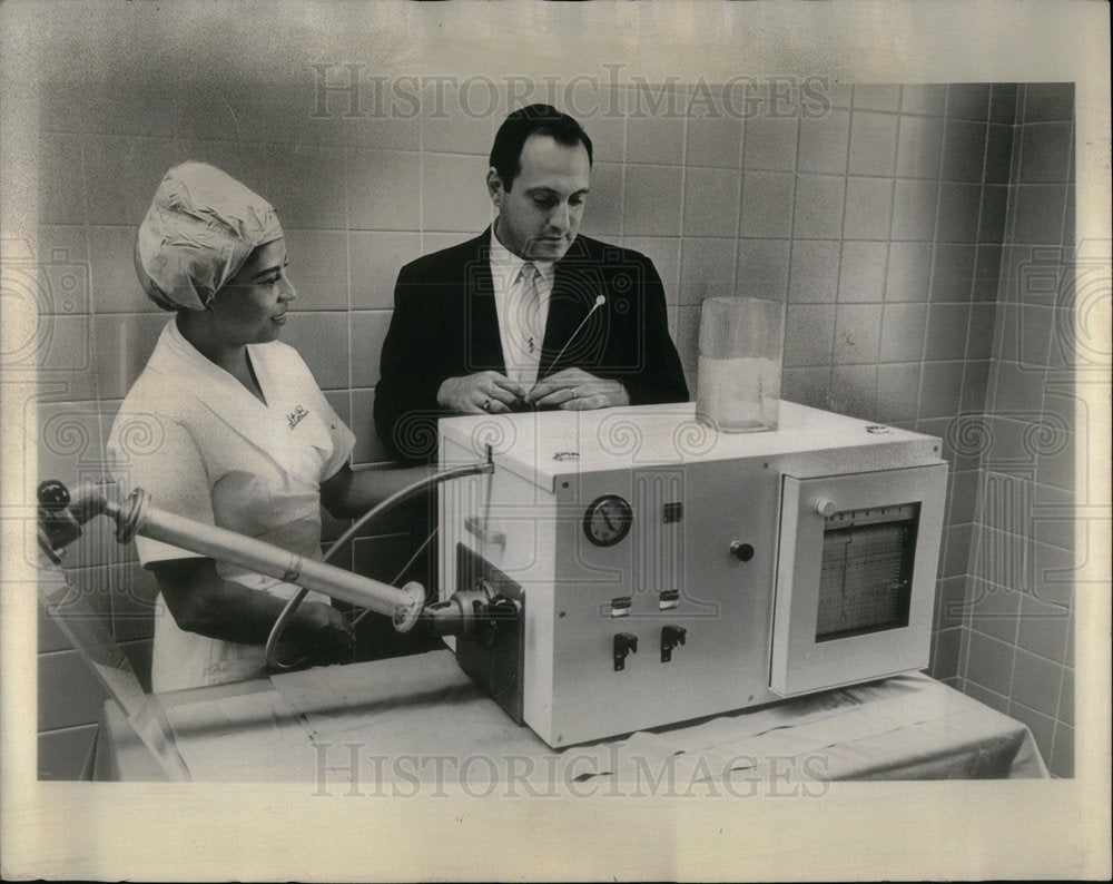 1962 Cold knife surgery - Historic Images