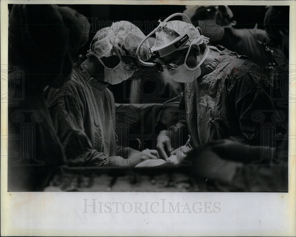 1983 Surgery Johns Hopkins Baltimore MD - Historic Images