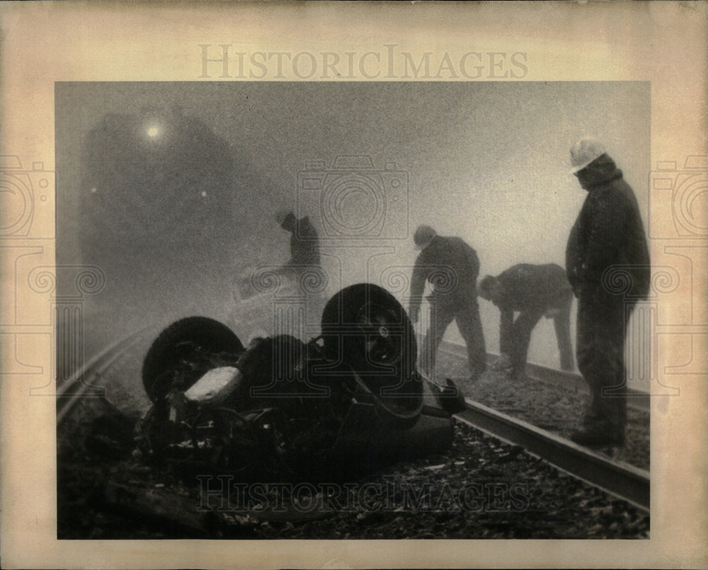 1987 wreckage of train collision, investiga - Historic Images