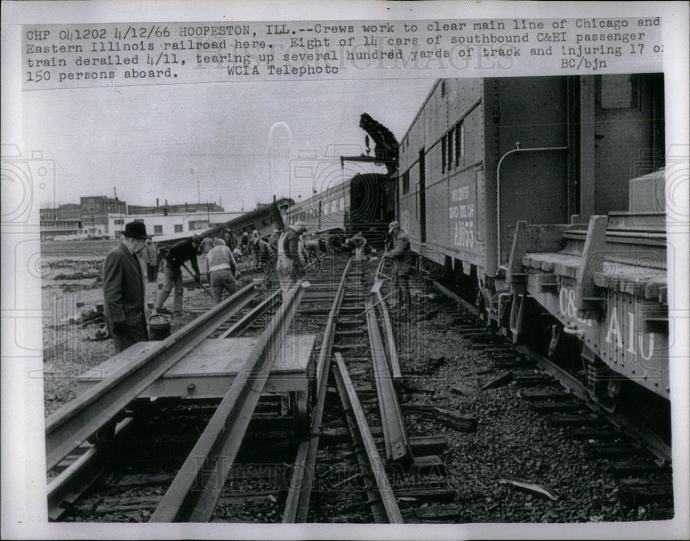 1966 Train derailment Chicago - Historic Images