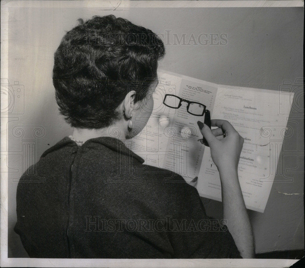 1953  Schulte Optical sells lenses - Historic Images