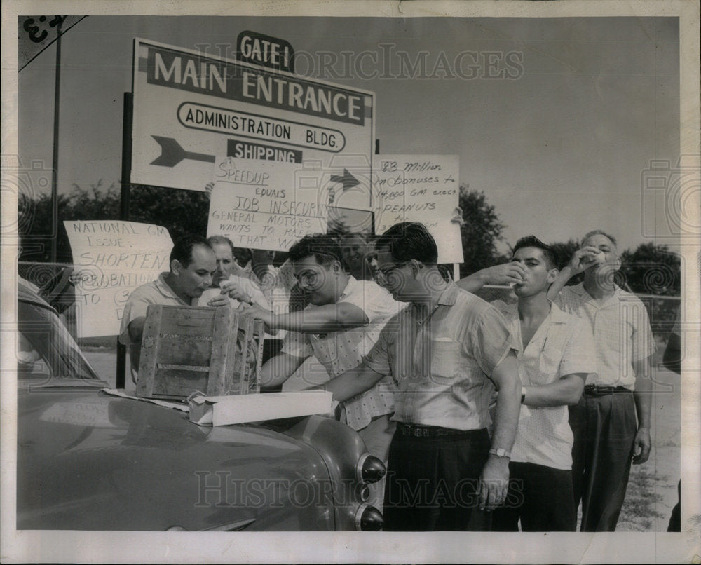 1961 General Motors Employees Striking - Historic Images