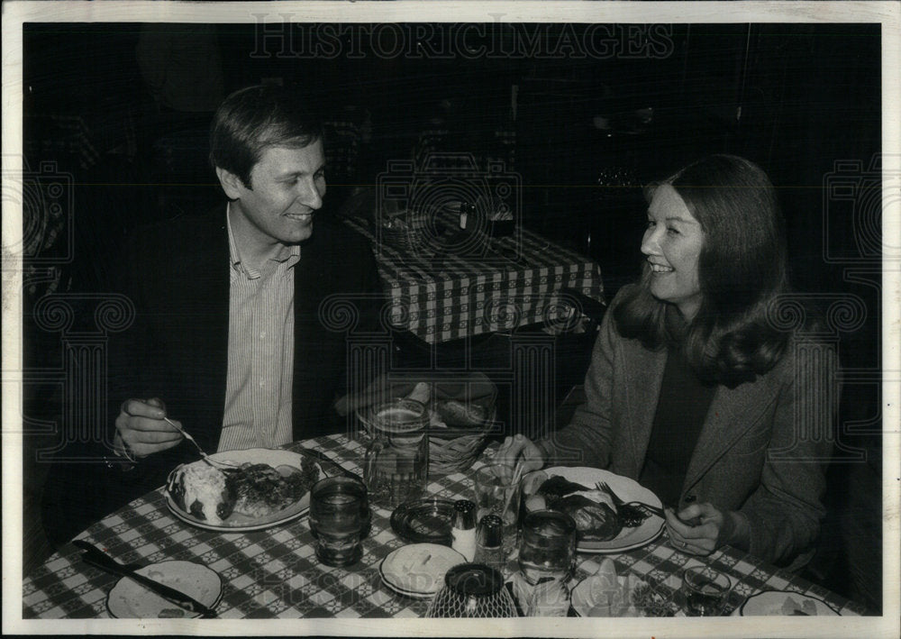 1981 Couple At Nantucket Cove Restaurant - Historic Images