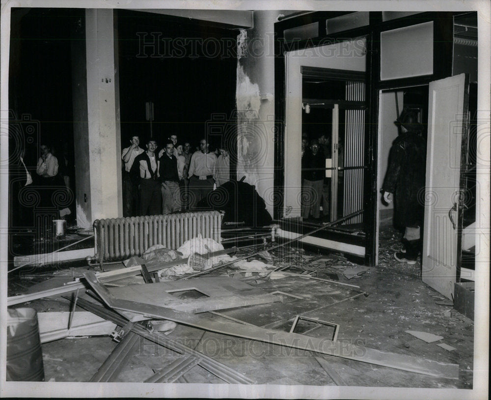 1954 AFL Shattered Windows Bomb Chicago - Historic Images