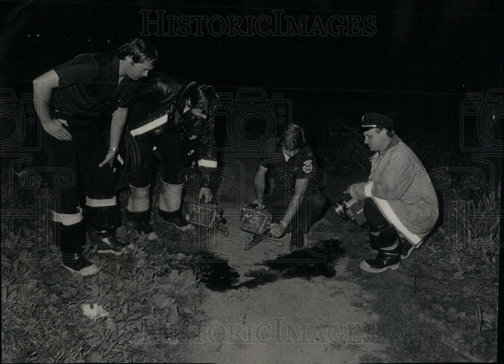 1974 Robert Loyal and Crew Search - Historic Images