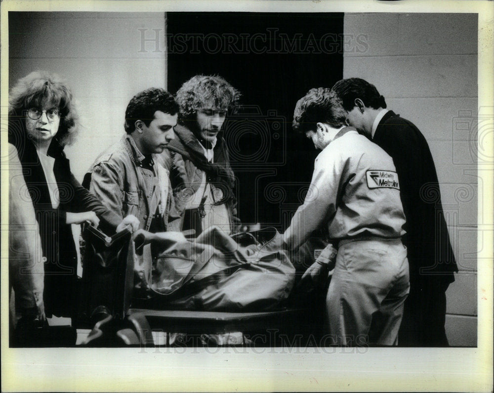 1986 Bomb scare on  plane in Chicago area - Historic Images