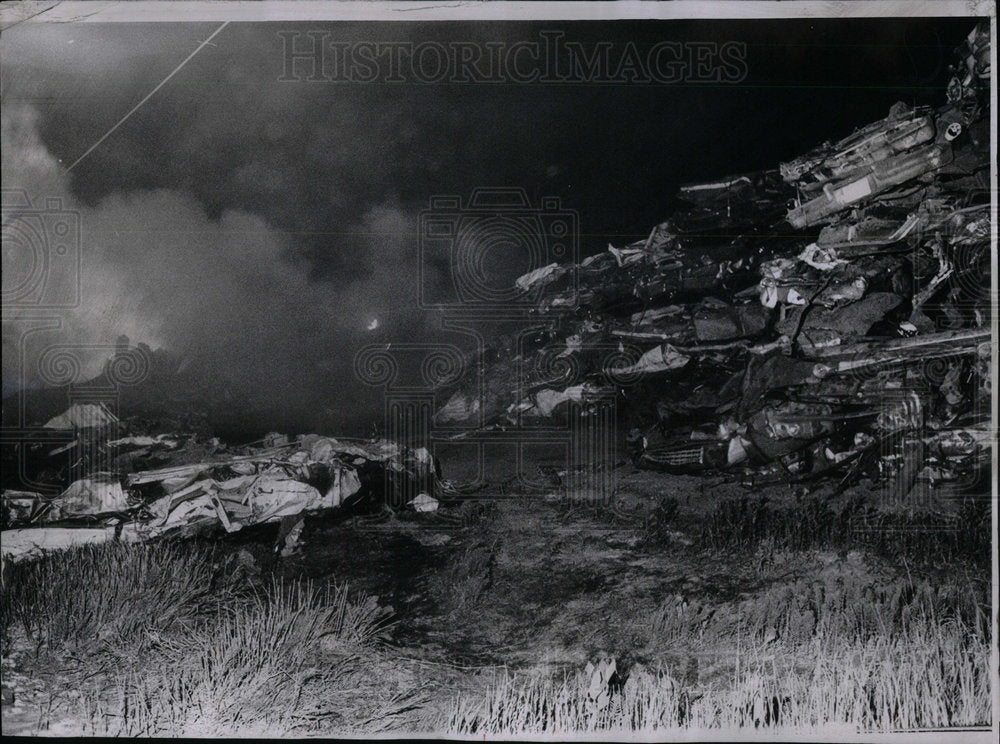 1971 Junked Autos Burning Summit - Historic Images