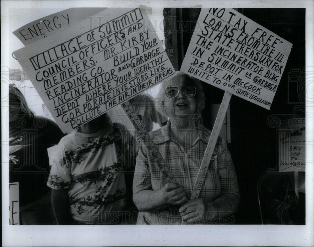 1993 Mary Kucera Garbage Incinerator Protes - Historic Images