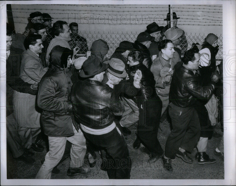 1956 Republic Aviation Plant Strike/N. York - Historic Images