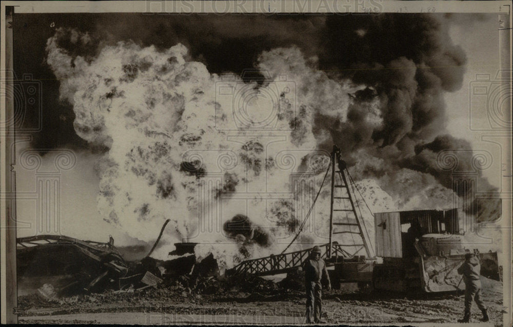 1973 Oil well Fire - Historic Images