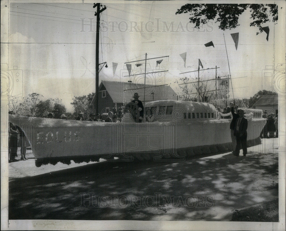 1946 &quot;Eolus&quot; float in the Centennial Parade - Historic Images