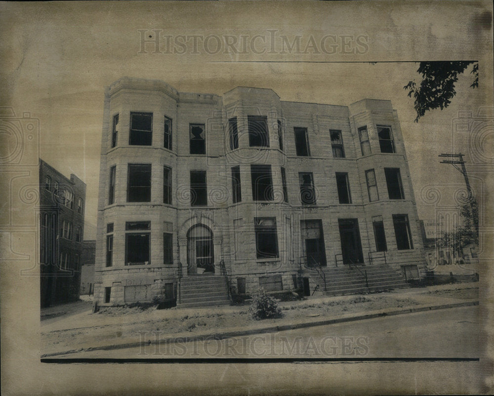 1975 Rat Infested Abandoned Building IL - Historic Images