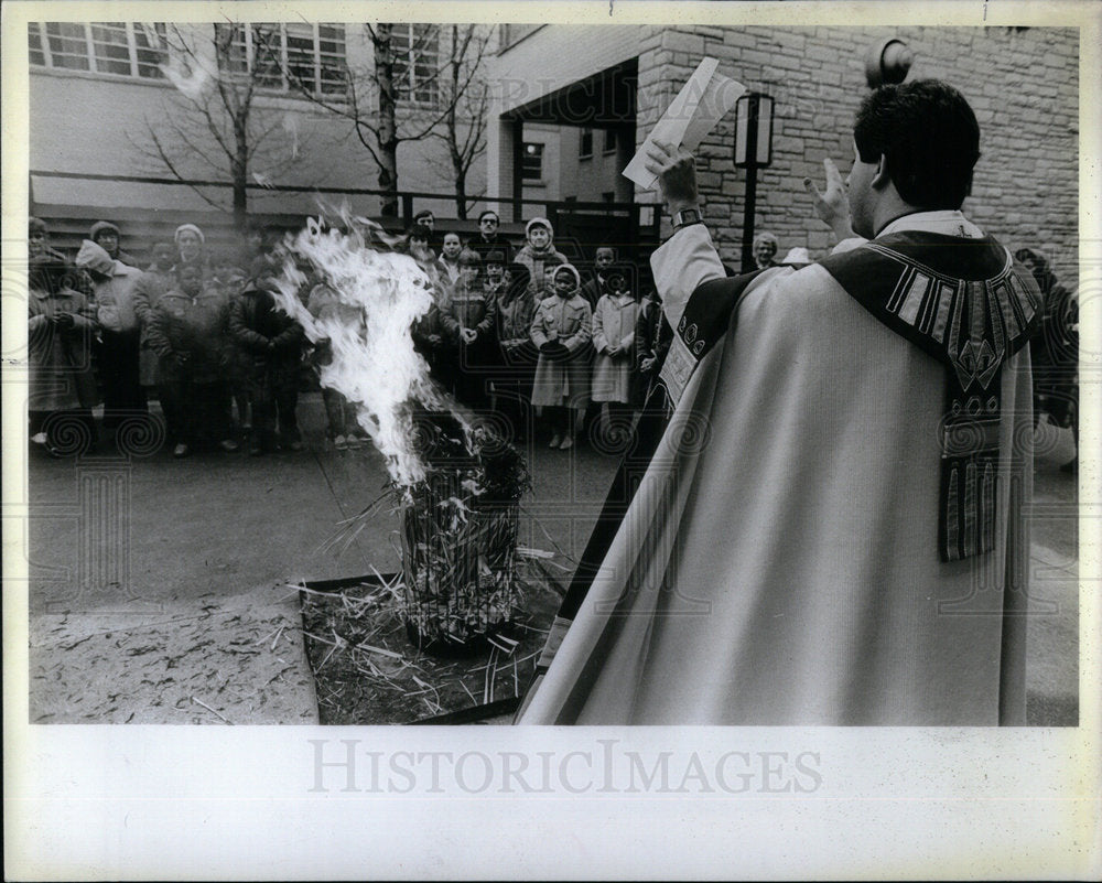 1983 Cathedral Grade School Palm Burning - Historic Images