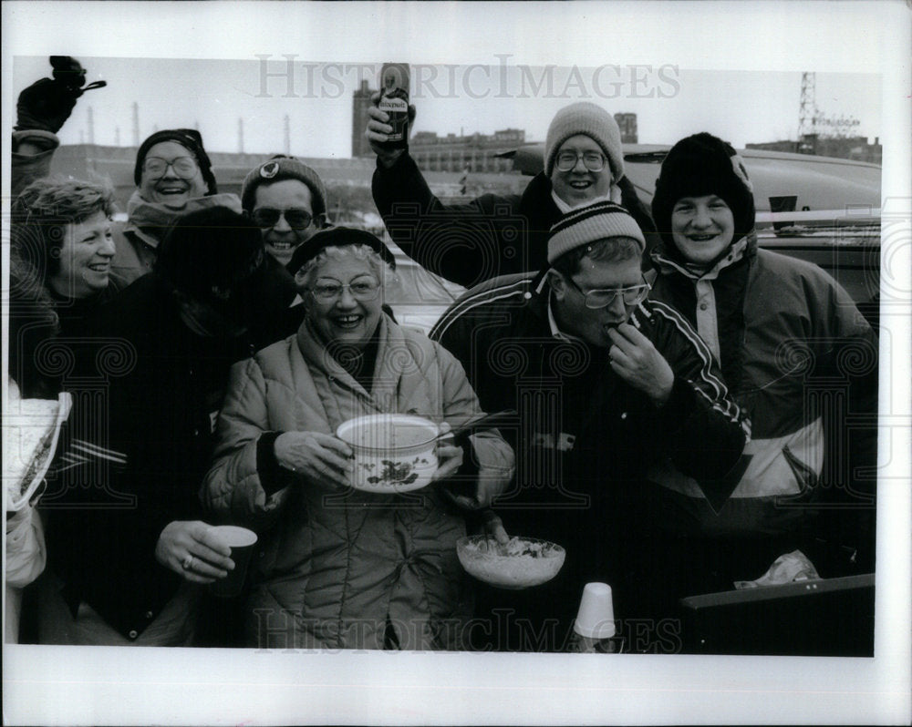 1991 Chicago Bears Fans Tailgate - Historic Images