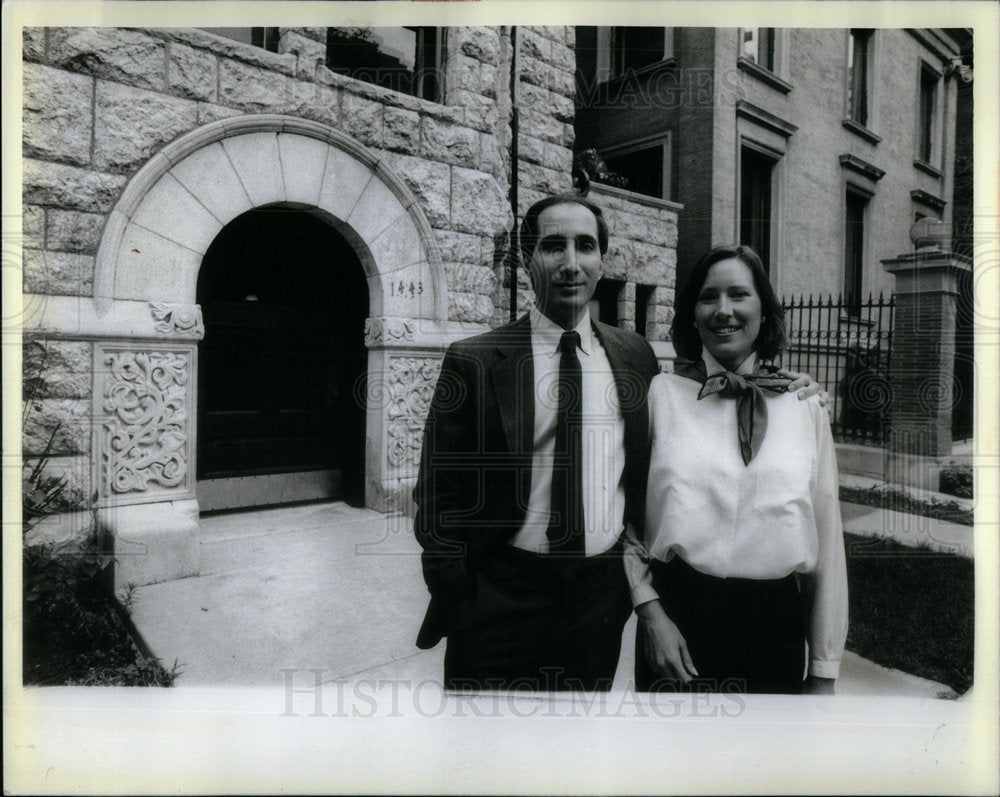 1986 George And Carolyn Breyer Outside Home - Historic Images