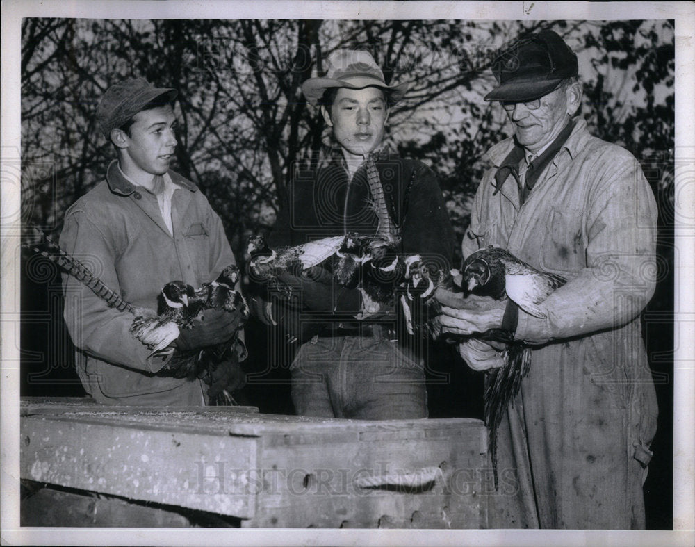 1959 Men Bird Farm - Historic Images