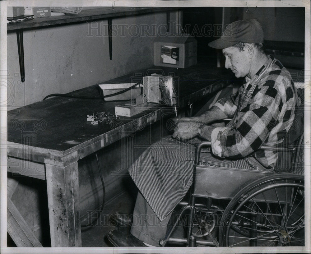 1958 Frank Kowolski Drills from his Wheelch - Historic Images