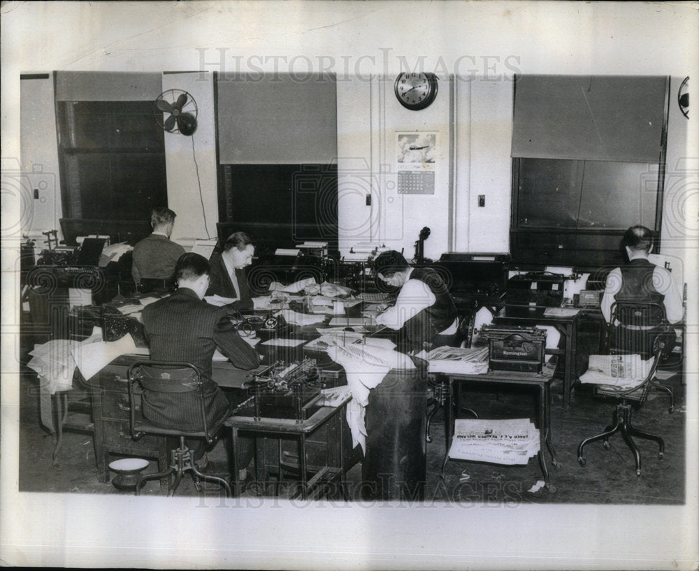 1942 Chicago Bureau Of Associated Press. - Historic Images