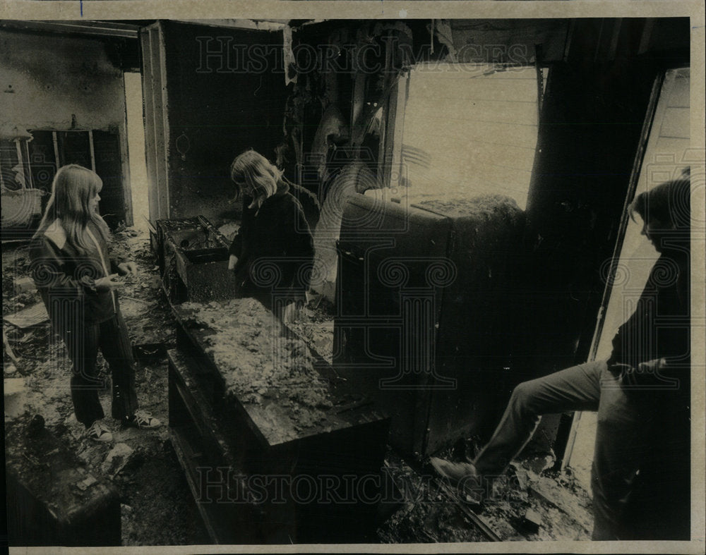 1971 Negro&#39;s Home Burns Bernice Hight Arson - Historic Images