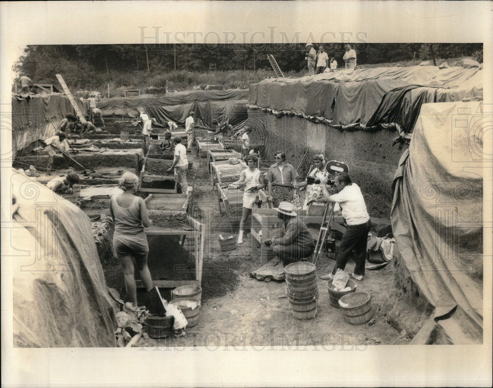 1977 Archaeological Expedition Illinois - Historic Images