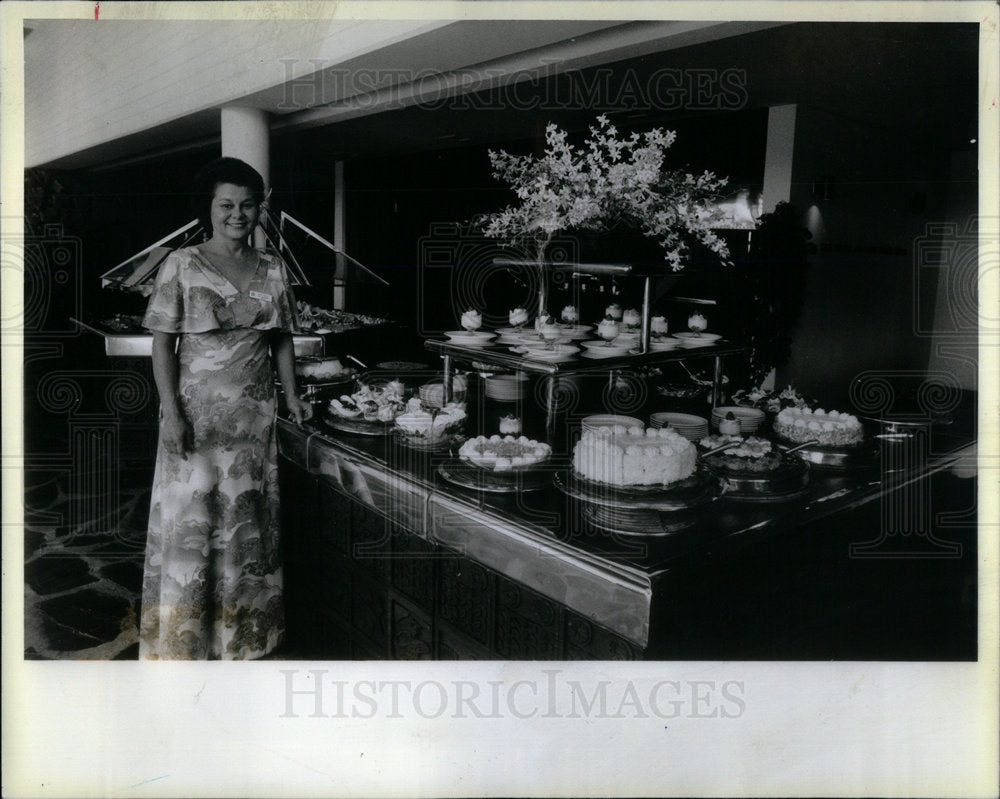 1985 Mauna Kea&#39;s Cafe Terrace Desserts - Historic Images