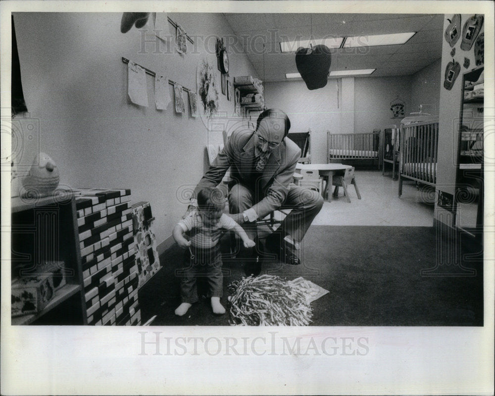 1982 Mike Roberts Son Christopher Daycare - Historic Images