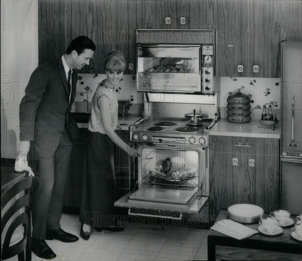 1967 Electric Stove Fast Cooking Foods Mich - Historic Images