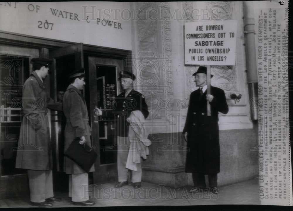 1944 Glen A Bushey Picketing Main Offices - Historic Images