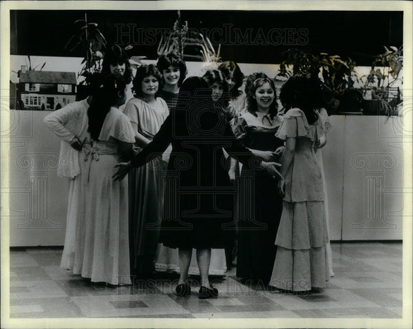 1983 Sister Eleanor Nun Remarks Girls Mich - Historic Images