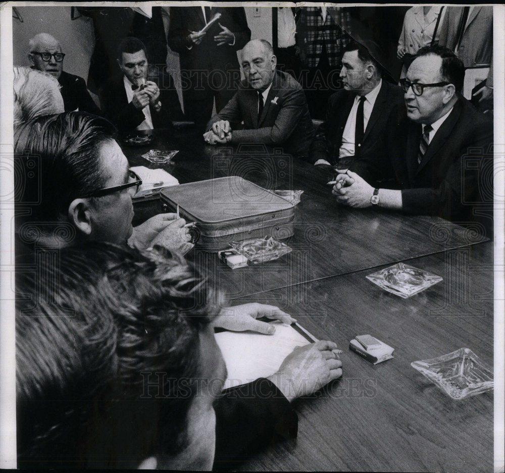 1968 Telephone Strike Federal Building - Historic Images