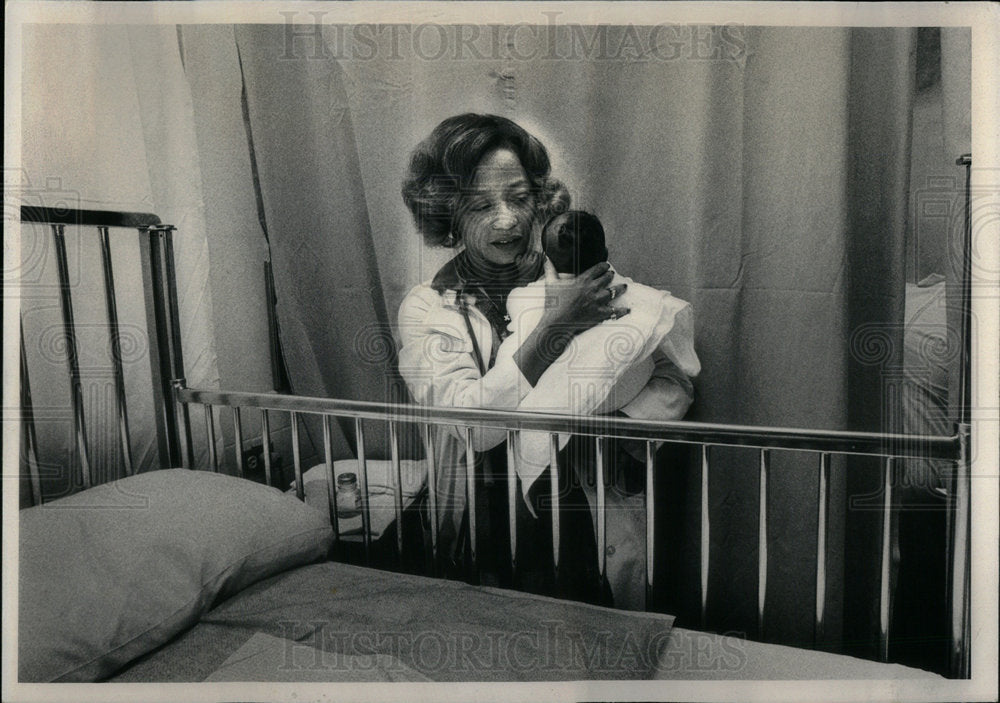 1981 Nurse Cochran In Children&#39;s Ward-Historic Images