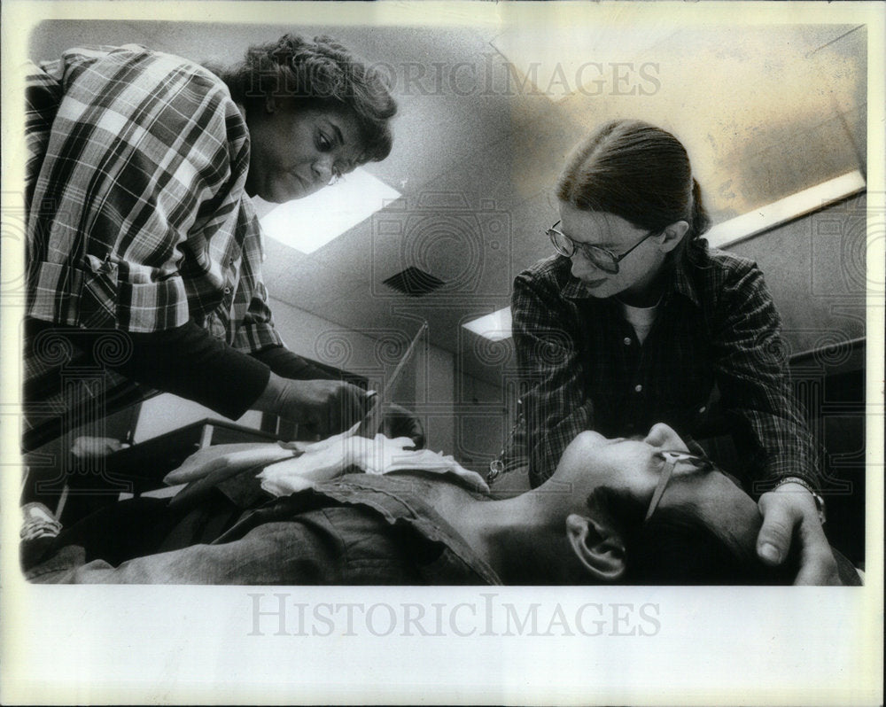 1983 St James Industrial Medical Technician - Historic Images