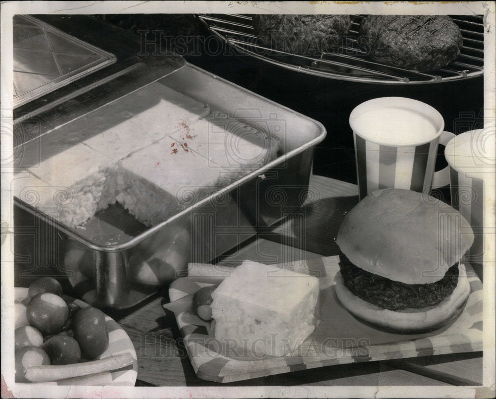 1985 Hamburger sandwich cooked patty bread - Historic Images