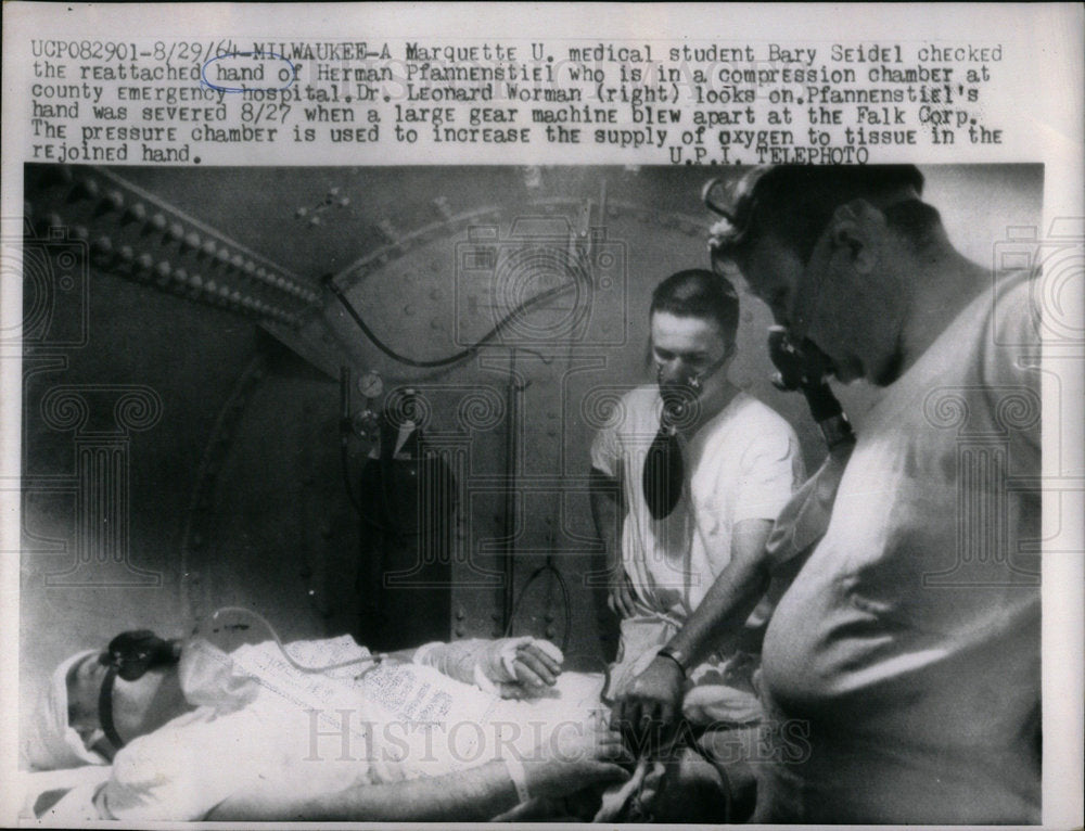 1964 Marquette U medical student - Historic Images