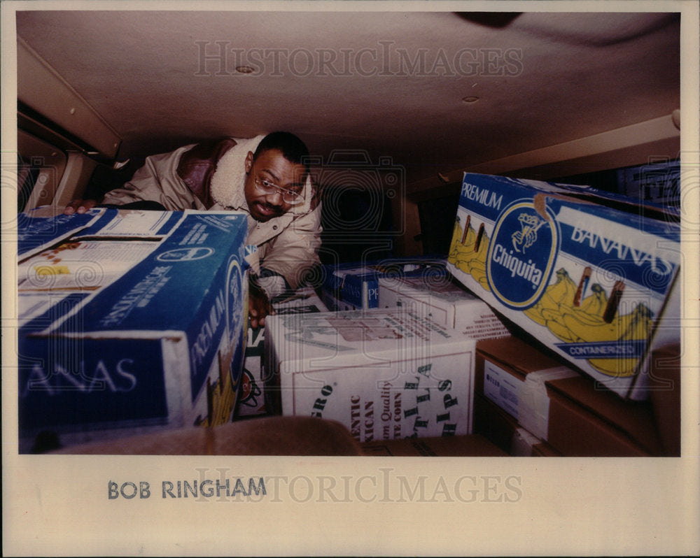 1990 Leaonard Fuqua Loading Food Van - Historic Images