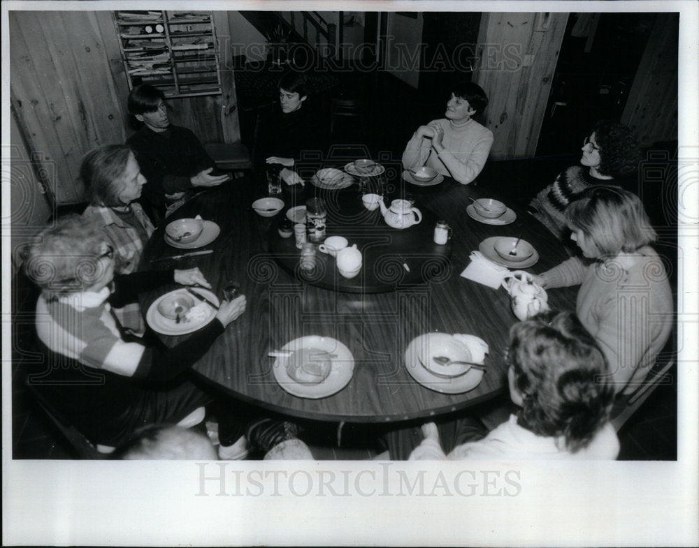 1989 group sharing midday meal huge table - Historic Images