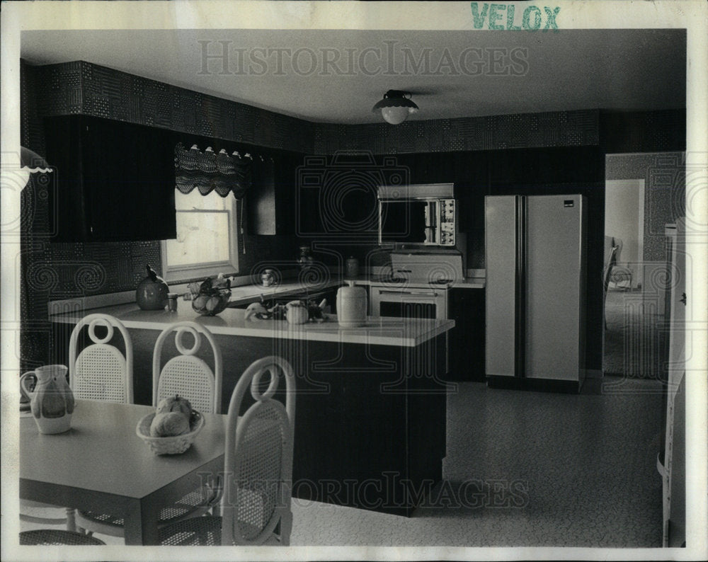 1975 Homes Aldridge Versailles Barrington - Historic Images