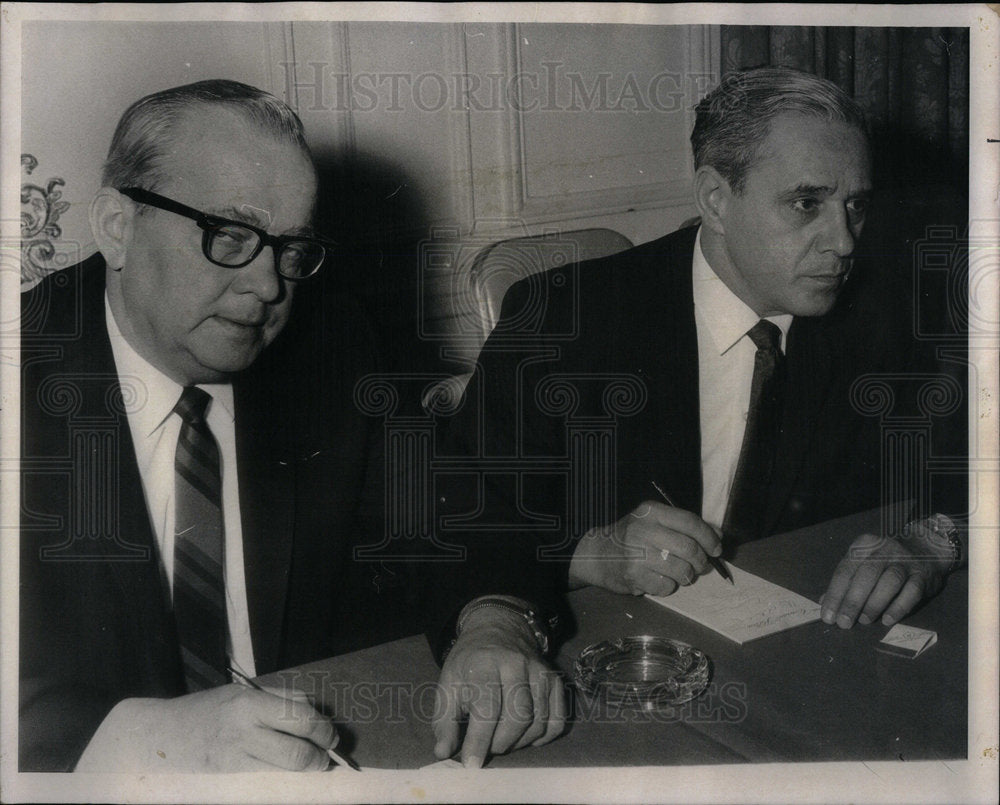 1967 Wies and Mazza in Negotiation - Historic Images